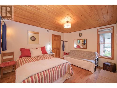 65 Pine Road, Cherryville, BC - Indoor Photo Showing Bedroom