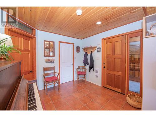 65 Pine Road, Cherryville, BC - Indoor Photo Showing Other Room