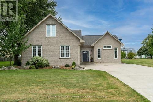 66 Lorne Avenue, Bluewater (Hensall), ON - Outdoor With Facade