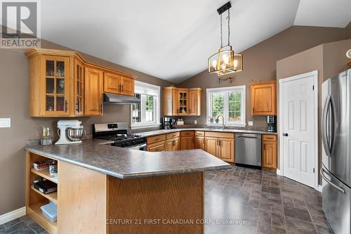 66 Lorne Avenue, Bluewater (Hensall), ON - Indoor Photo Showing Kitchen