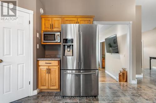 66 Lorne Avenue, Bluewater (Hensall), ON - Indoor Photo Showing Kitchen