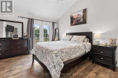 66 Lorne Avenue, Bluewater (Hensall), ON - Indoor Photo Showing Bedroom