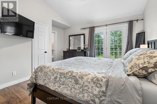 66 Lorne Avenue, Bluewater (Hensall), ON - Indoor Photo Showing Bedroom