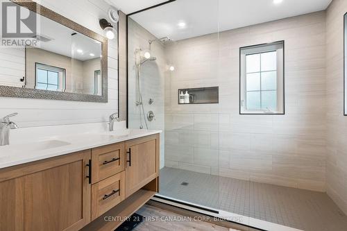 66 Lorne Avenue, Bluewater (Hensall), ON - Indoor Photo Showing Bathroom