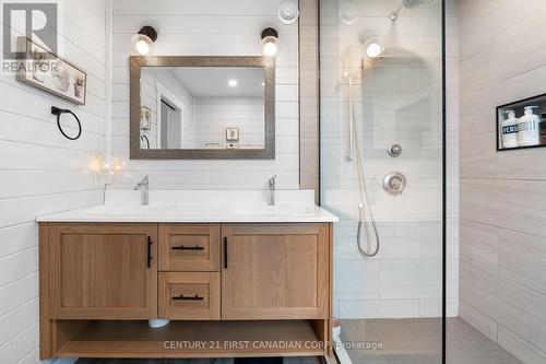 66 Lorne Avenue, Bluewater (Hensall), ON - Indoor Photo Showing Bathroom