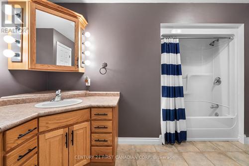 66 Lorne Avenue, Bluewater (Hensall), ON - Indoor Photo Showing Bathroom