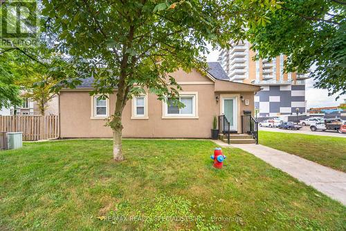 2 - 519 Elizabeth Street, Burlington, ON - Outdoor With Facade