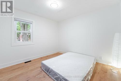 2 - 519 Elizabeth Street, Burlington, ON - Indoor Photo Showing Bedroom