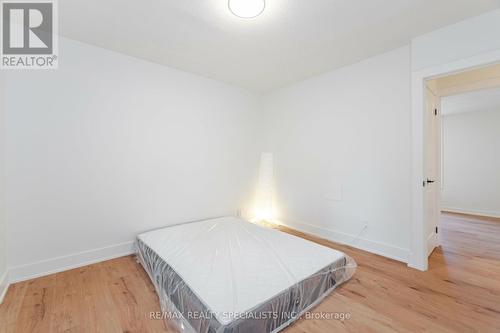 2 - 519 Elizabeth Street, Burlington, ON - Indoor Photo Showing Bedroom