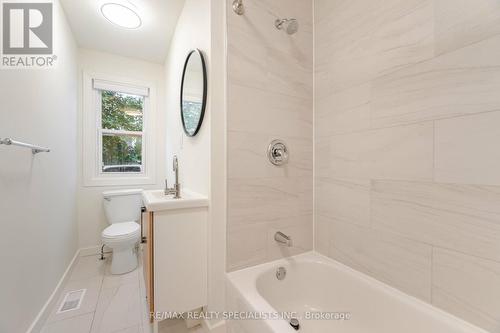 2 - 519 Elizabeth Street, Burlington, ON - Indoor Photo Showing Bathroom