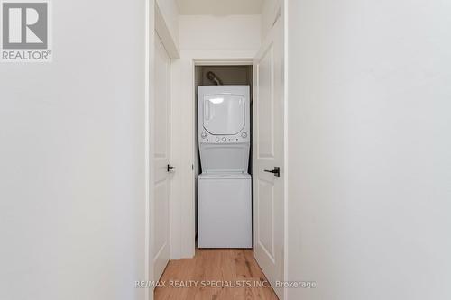 2 - 519 Elizabeth Street, Burlington, ON - Indoor Photo Showing Laundry Room