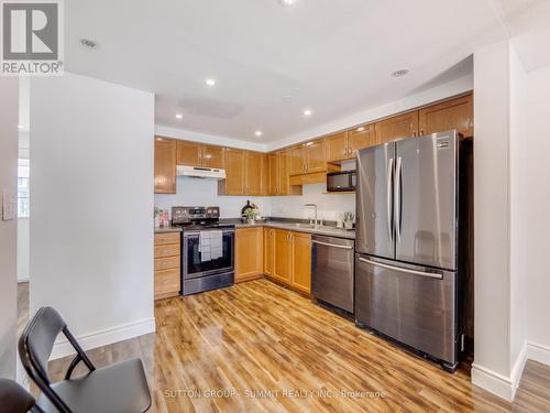 90 Donnenwerth Drive, Kitchener, ON - Indoor Photo Showing Kitchen