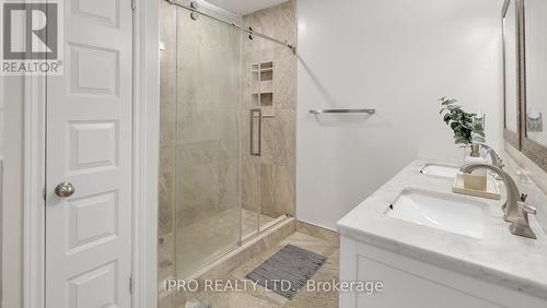 6552 Aston Martin Mews, Mississauga, ON - Indoor Photo Showing Bathroom