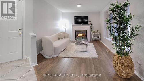 6552 Aston Martin Mews, Mississauga, ON - Indoor Photo Showing Living Room With Fireplace