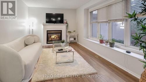 6552 Aston Martin Mews, Mississauga, ON - Indoor Photo Showing Living Room With Fireplace