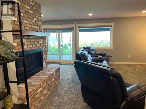 4541 16 Street Ne, Salmon Arm, BC - Indoor Photo Showing Living Room With Fireplace