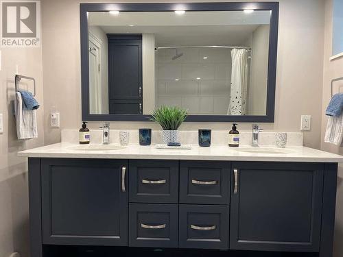 4541 16 Street Ne, Salmon Arm, BC - Indoor Photo Showing Bathroom