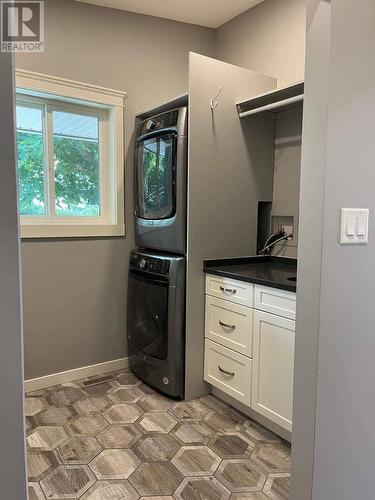 4541 16 Street Ne, Salmon Arm, BC - Indoor Photo Showing Laundry Room