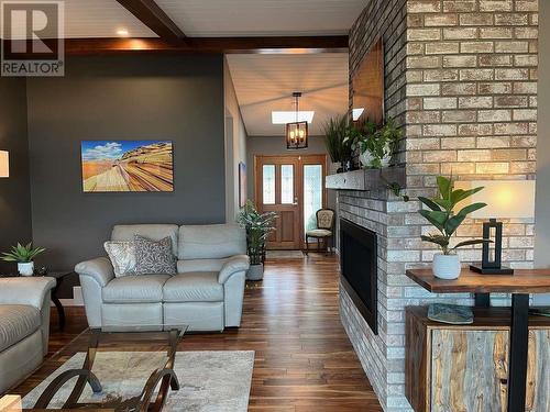 4541 16 Street Ne, Salmon Arm, BC - Indoor Photo Showing Living Room With Fireplace