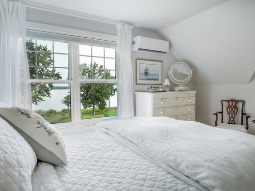 Master bedroom - 22 Ch. Du Hudson Club, Rigaud, QC - Indoor Photo Showing Bedroom