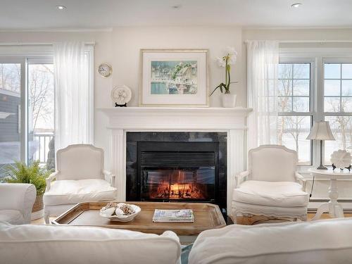 Salon - 22 Ch. Du Hudson Club, Rigaud, QC - Indoor Photo Showing Living Room With Fireplace