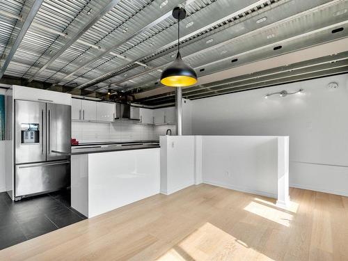 Cuisine - 533-1451 Rue Parthenais, Montréal (Ville-Marie), QC - Indoor Photo Showing Kitchen With Double Sink With Upgraded Kitchen