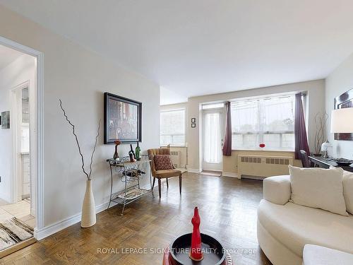 205-219 Wilson Ave, Toronto, ON - Indoor Photo Showing Living Room