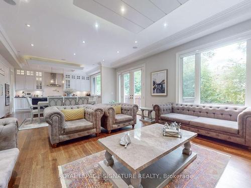 279 Betty Ann Dr, Toronto, ON - Indoor Photo Showing Living Room