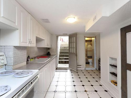 433 Glenholme Ave, Toronto, ON - Indoor Photo Showing Kitchen