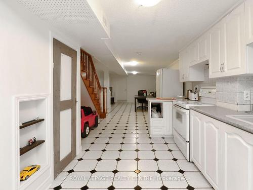 433 Glenholme Ave, Toronto, ON - Indoor Photo Showing Kitchen