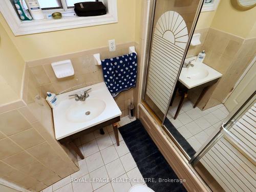 433 Glenholme Ave, Toronto, ON - Indoor Photo Showing Bathroom