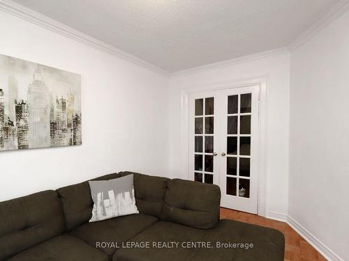 433 Glenholme Ave, Toronto, ON - Indoor Photo Showing Living Room