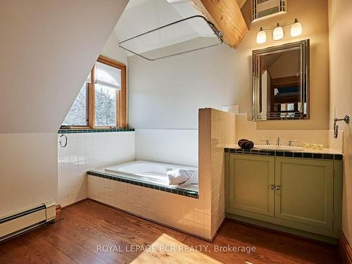 4985 Westney Rd, Pickering, ON - Indoor Photo Showing Bathroom