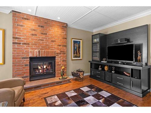 Family room - 7 Rue De Rambouillet, Blainville, QC - Indoor Photo Showing Living Room With Fireplace