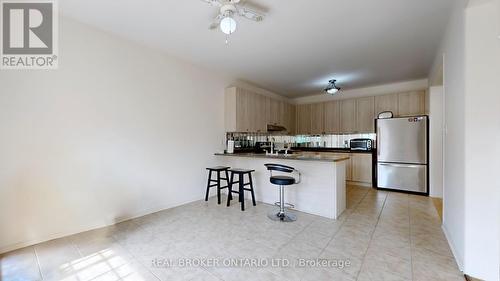 32 Crystal Glen Crescent, Brampton (Credit Valley), ON - Indoor Photo Showing Kitchen