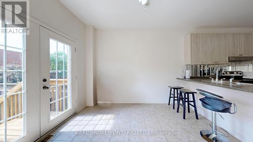 32 Crystal Glen Crescent, Brampton (Credit Valley), ON - Indoor Photo Showing Kitchen