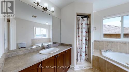 32 Crystal Glen Crescent, Brampton (Credit Valley), ON - Indoor Photo Showing Bathroom