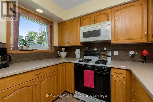 19479 Hurontario Street, Caledon, ON - Indoor Photo Showing Kitchen