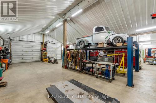 19479 Hurontario Street, Caledon, ON - Indoor Photo Showing Garage