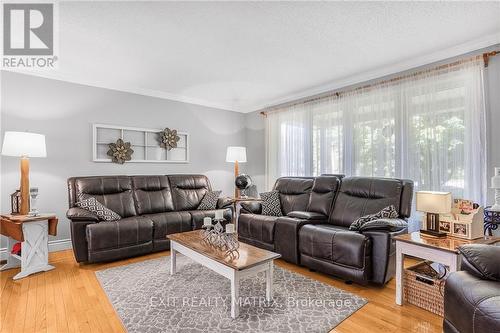 1574 Sandy Hill Road, Champlain, ON - Indoor Photo Showing Living Room