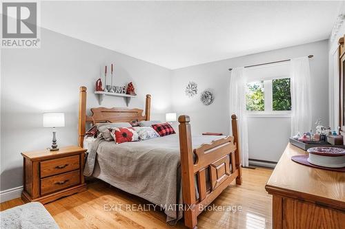 1574 Sandy Hill Road, Champlain, ON - Indoor Photo Showing Bedroom