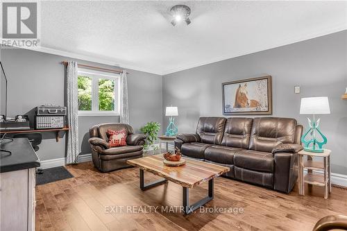 1574 Sandy Hill Road, Champlain, ON - Indoor Photo Showing Living Room