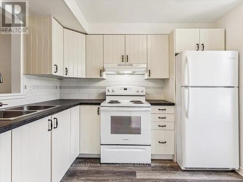 22 - 242 Lakeport Road, St. Catharines (Lakeport), ON - Indoor Photo Showing Kitchen With Double Sink