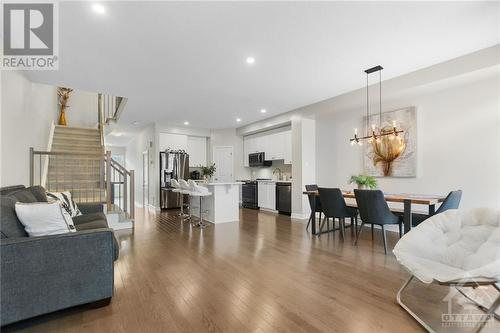 1209 Cavallo Street, Ottawa, ON - Indoor Photo Showing Living Room