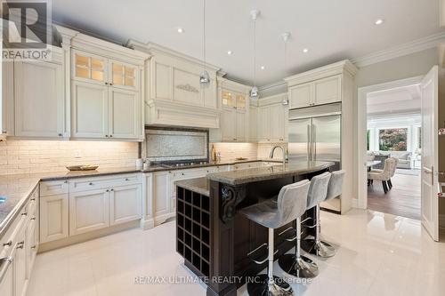 242 Parkview Avenue, Toronto (Willowdale East), ON - Indoor Photo Showing Kitchen With Upgraded Kitchen