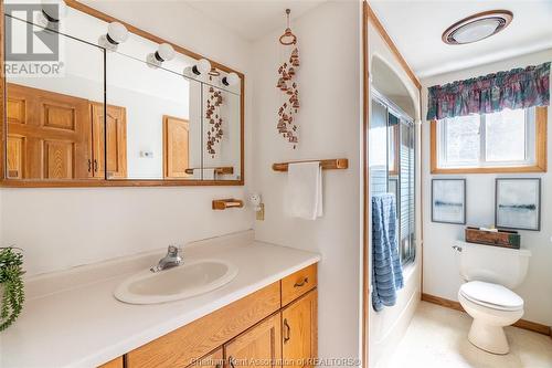 111 Michener Road, Chatham, ON - Indoor Photo Showing Bathroom