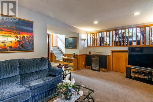 111 Michener Road, Chatham, ON - Indoor Photo Showing Living Room