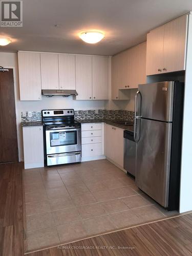 911 - 8323 Kennedy Road, Markham (Village Green-South Unionville), ON - Indoor Photo Showing Kitchen