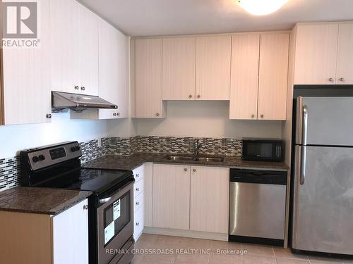 911 - 8323 Kennedy Road, Markham (Village Green-South Unionville), ON - Indoor Photo Showing Kitchen With Double Sink