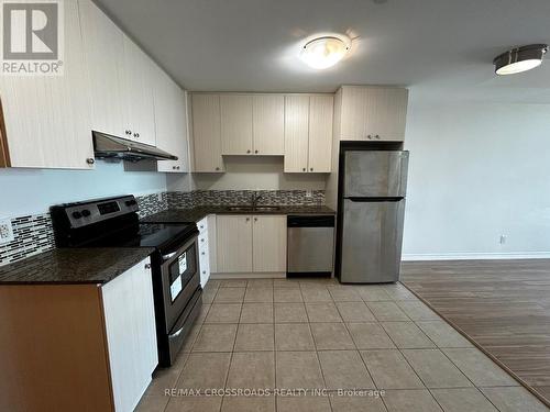 911 - 8323 Kennedy Road, Markham (Village Green-South Unionville), ON - Indoor Photo Showing Kitchen